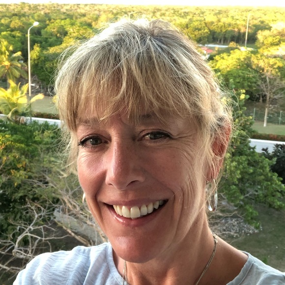 Meet your Posher, Jennifer - Picture 1 of 1